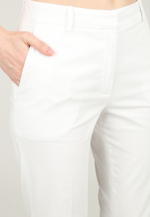 Товар белого цвета с внутренней стороны