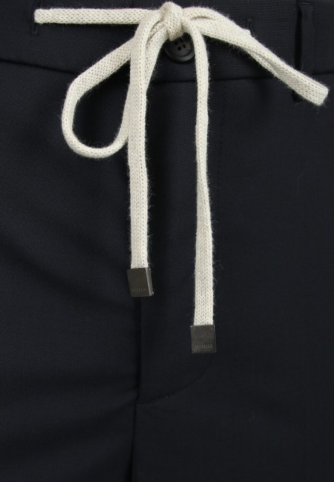 Товар синего цвета с внутренней стороны