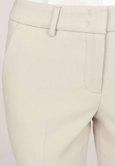 Товар белого цвета с внутренней стороны