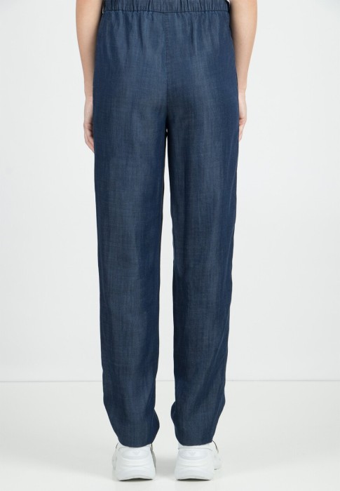 Товар синего цвета с внутренней стороны