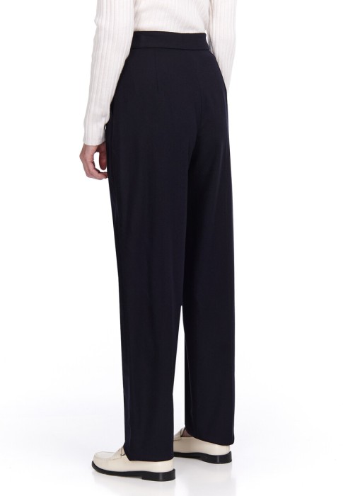 Товар синего цвета с внутренней стороны