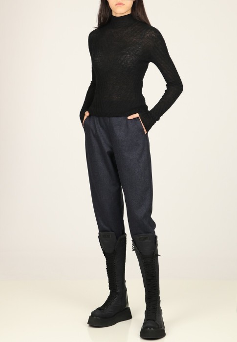 брюки  от бренда emporio armani вид слева