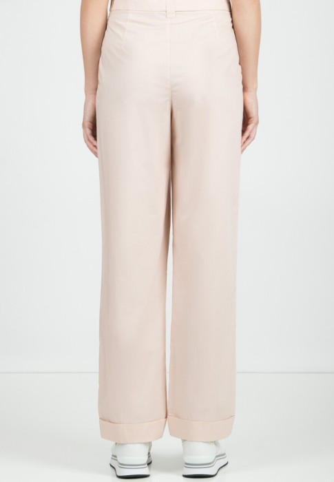 Товар розового цвета с внутренней стороны