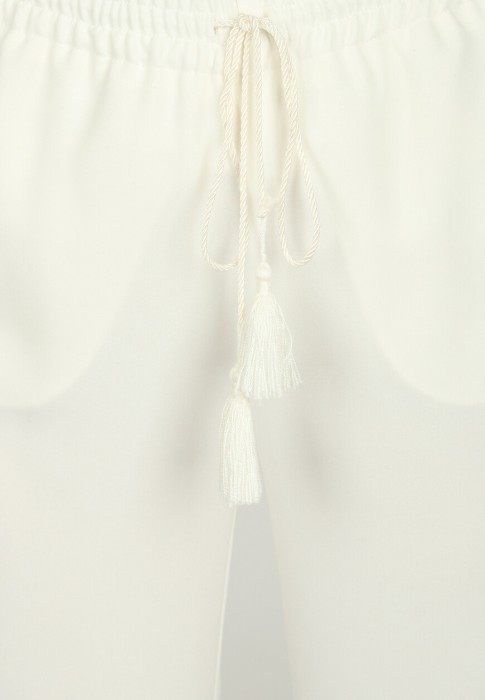 Товар белого цвета с внутренней стороны