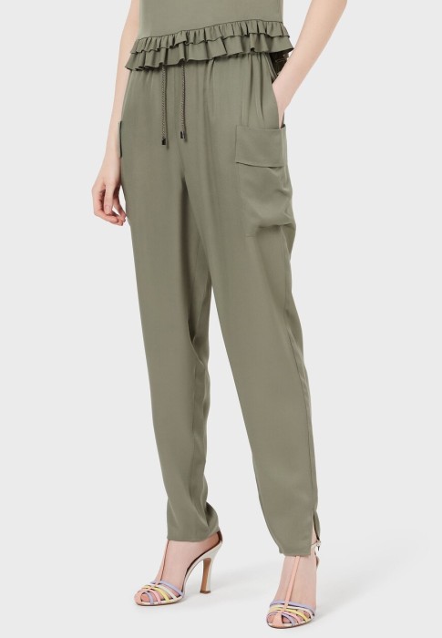 Товар зеленого цвета с внутренней стороны