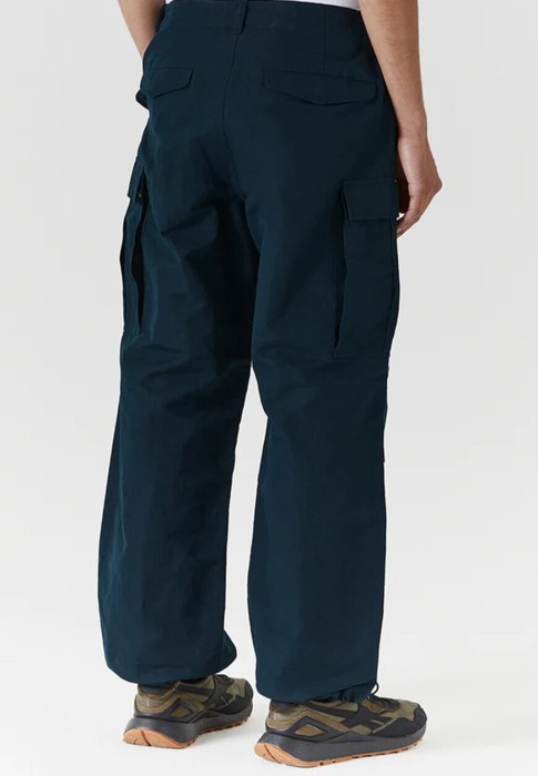 брюки  от бренда maharishi вид слева