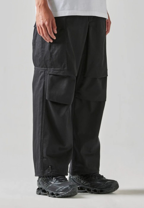 Товар черного цвета с внутренней стороны