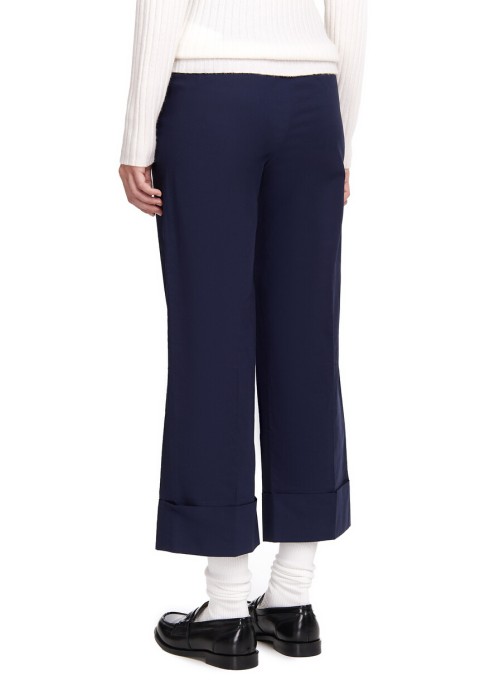 Товар синего цвета с внутренней стороны