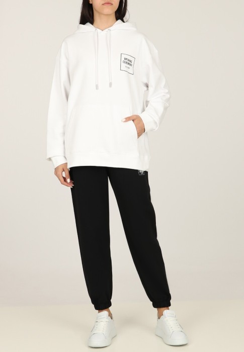 брюки  от известного бренда вид слева