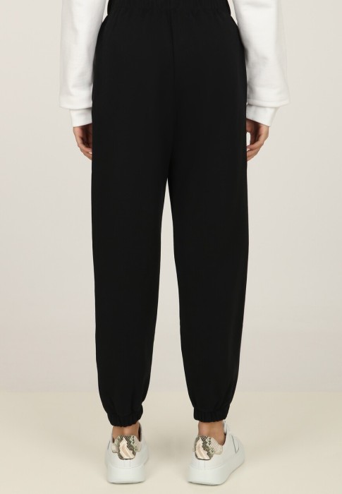 Товар черного цвета с внутренней стороны