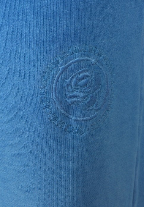 Товар синего цвета с внутренней стороны