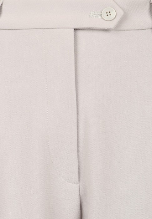 Товар серого цвета с внутренней стороны