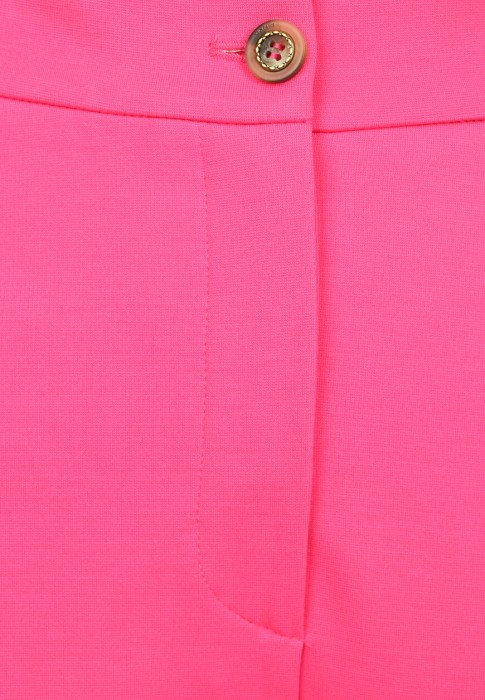 Товар розового цвета с внутренней стороны