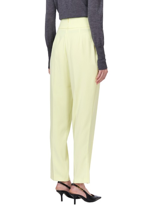 Товар желтого цвета с внутренней стороны