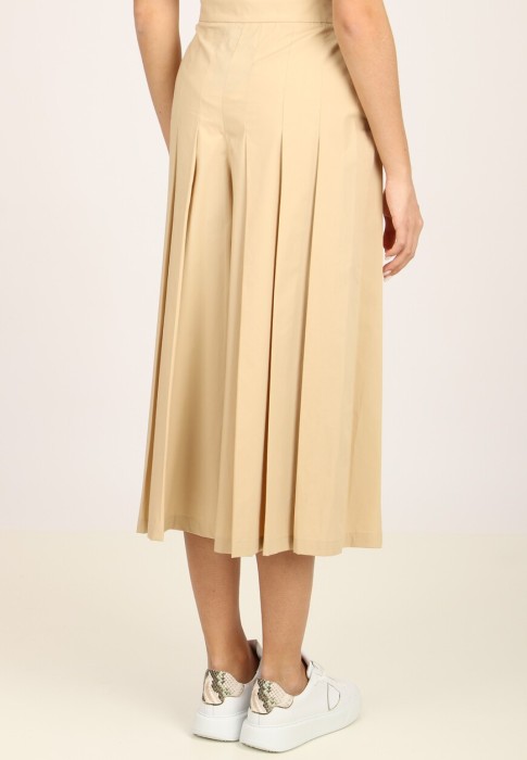 Товар бежевого цвета с внутренней стороны