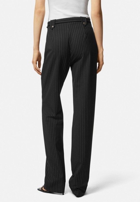 Товар черного цвета с внутренней стороны