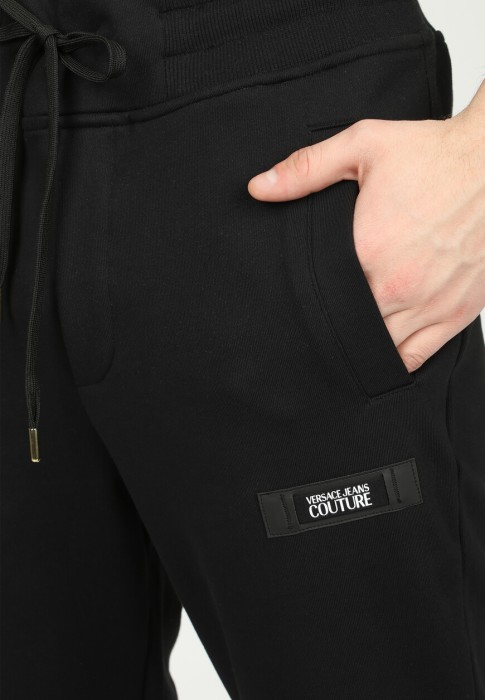 Товар черного цвета с внутренней стороны