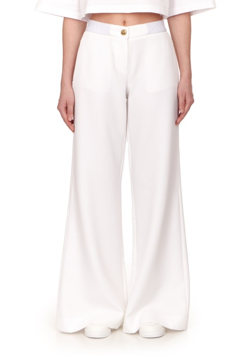 Товар белого цвета с внутренней стороны