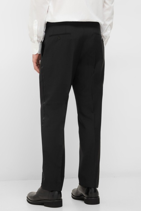 брюки  от бренда brioni вид слева