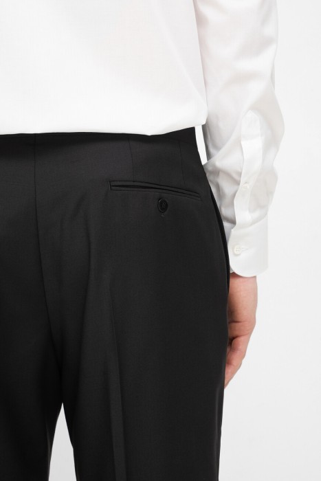 Товар черного цвета с внутренней стороны