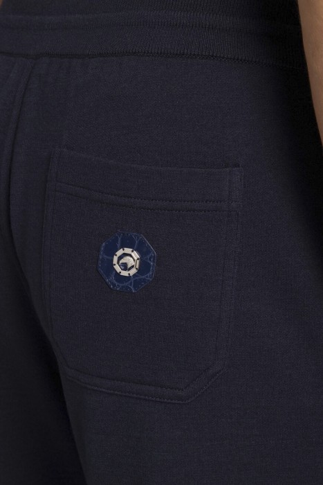 Товар синего цвета с внутренней стороны