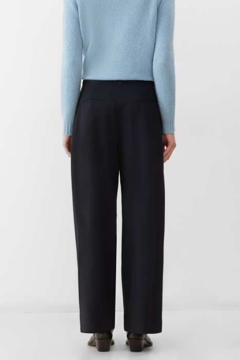 брюки  от бренда max mara вид слева