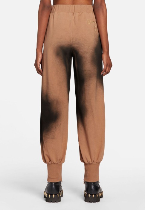 Товар коричневого цвета с внутренней стороны