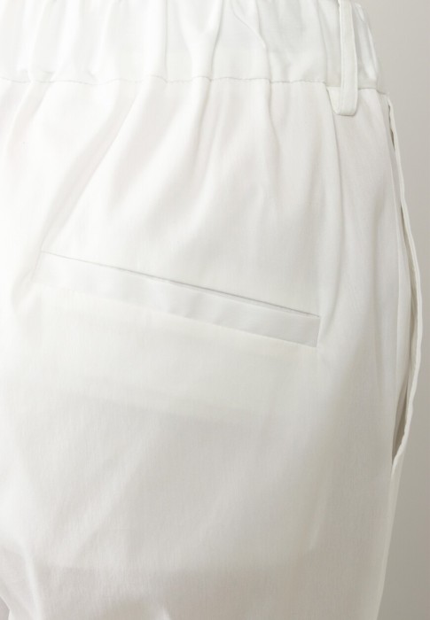 Товар белого цвета с внутренней стороны