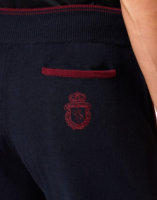 Товар синего цвета с внутренней стороны