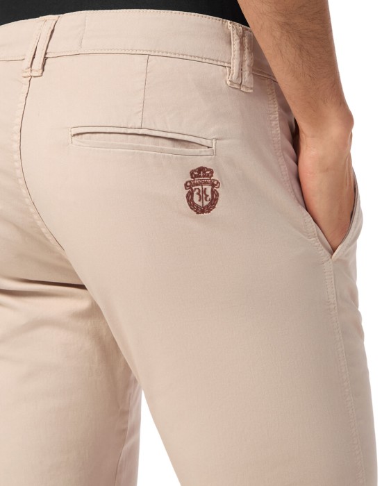 Товар бежевого цвета с внутренней стороны