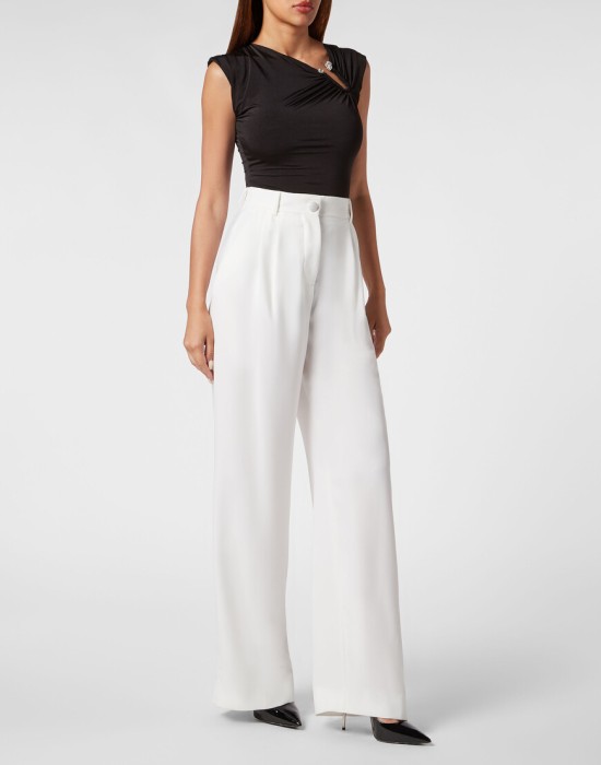 Товар белого цвета с внутренней стороны