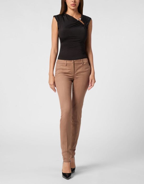 Товар коричневого цвета с внутренней стороны