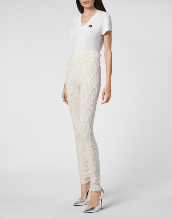 Товар бежевого цвета с внутренней стороны