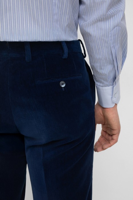 Товар синего цвета с внутренней стороны