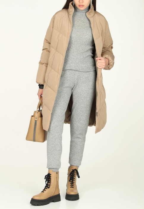 брюки  по цене 38430 руб вид справа