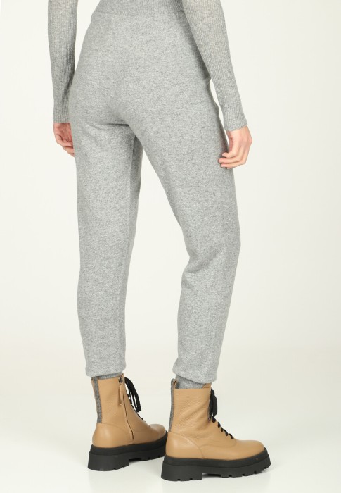 Товар серого цвета с внутренней стороны