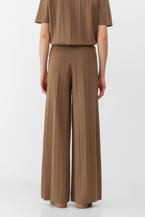 брюки  по цене 46800 руб вид справа