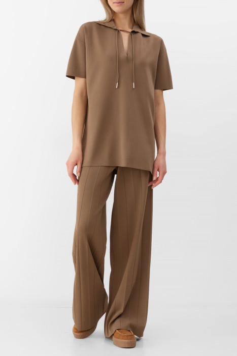 Товар коричневого цвета с внутренней стороны