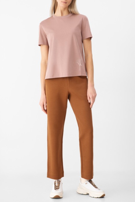 Товар коричневого цвета с внутренней стороны