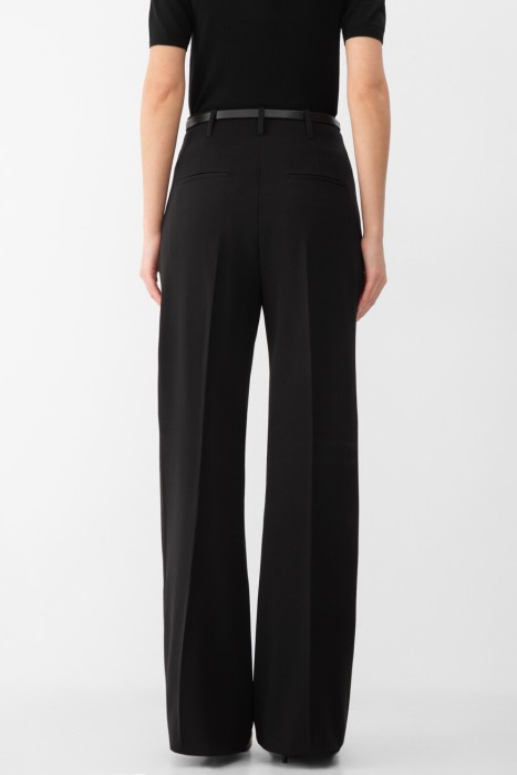 брюки  по цене 39000 руб вид справа