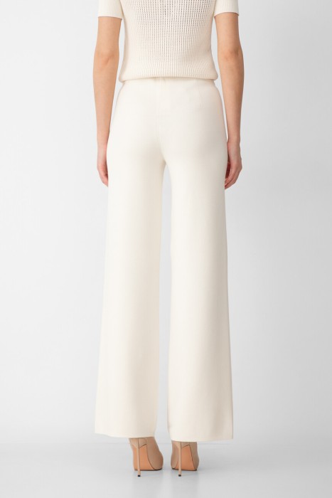 брюки  по цене 25000 руб вид справа