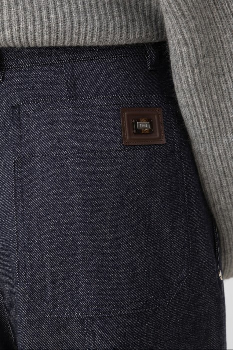 Товар синего цвета с внутренней стороны