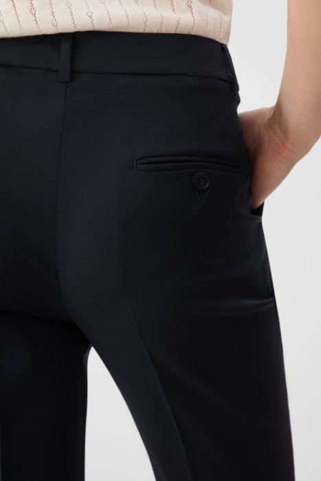 Товар синего цвета с внутренней стороны