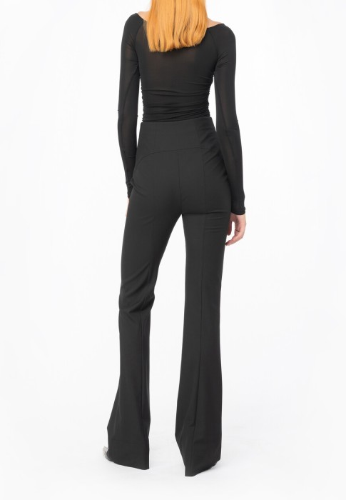 Товар черного цвета с внутренней стороны