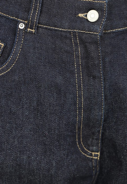 Товар синего цвета с внутренней стороны