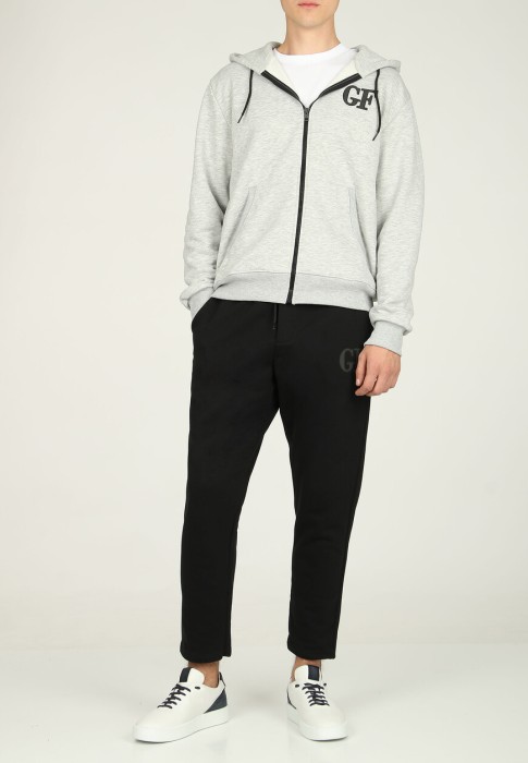 брюки  по цене 17900 руб вид справа