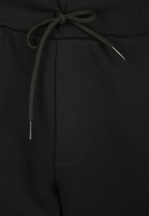 Товар черного цвета с внутренней стороны