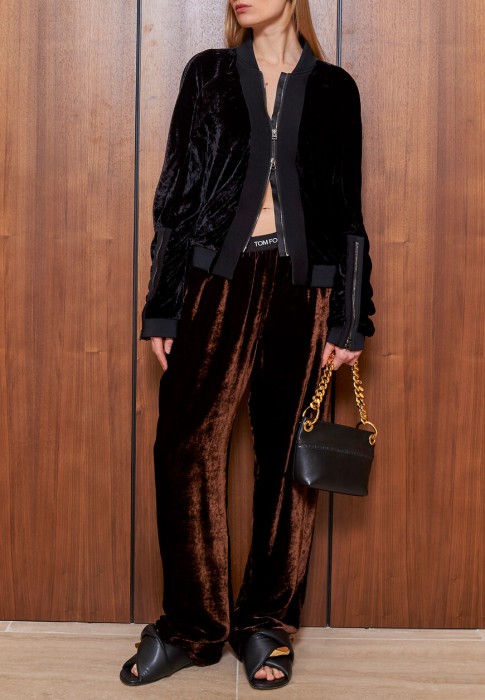 брюки  по цене 132930 руб вид справа