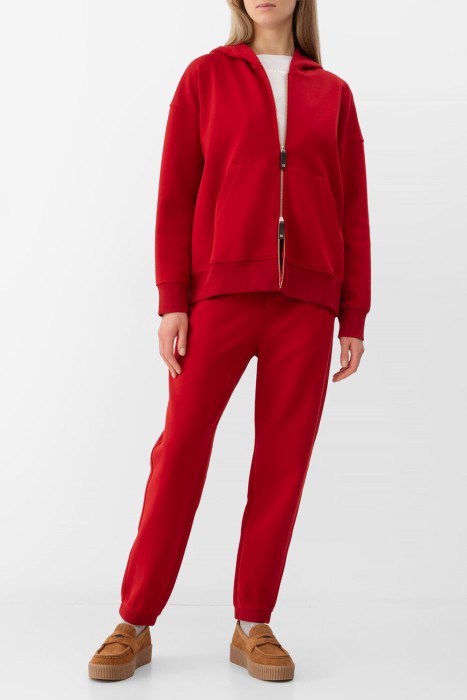 Товар красного цвета с внутренней стороны