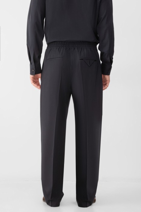 брюки  по цене 66000 руб вид справа